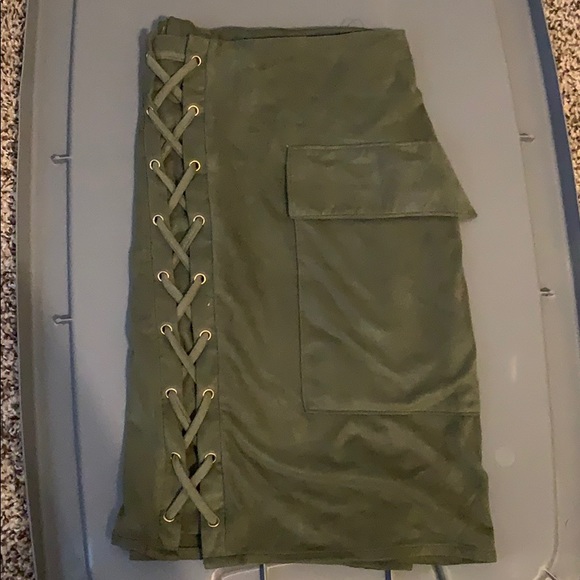 Guess Olive Green 2-Pocket Suede Skirt - Picture 3 of 3